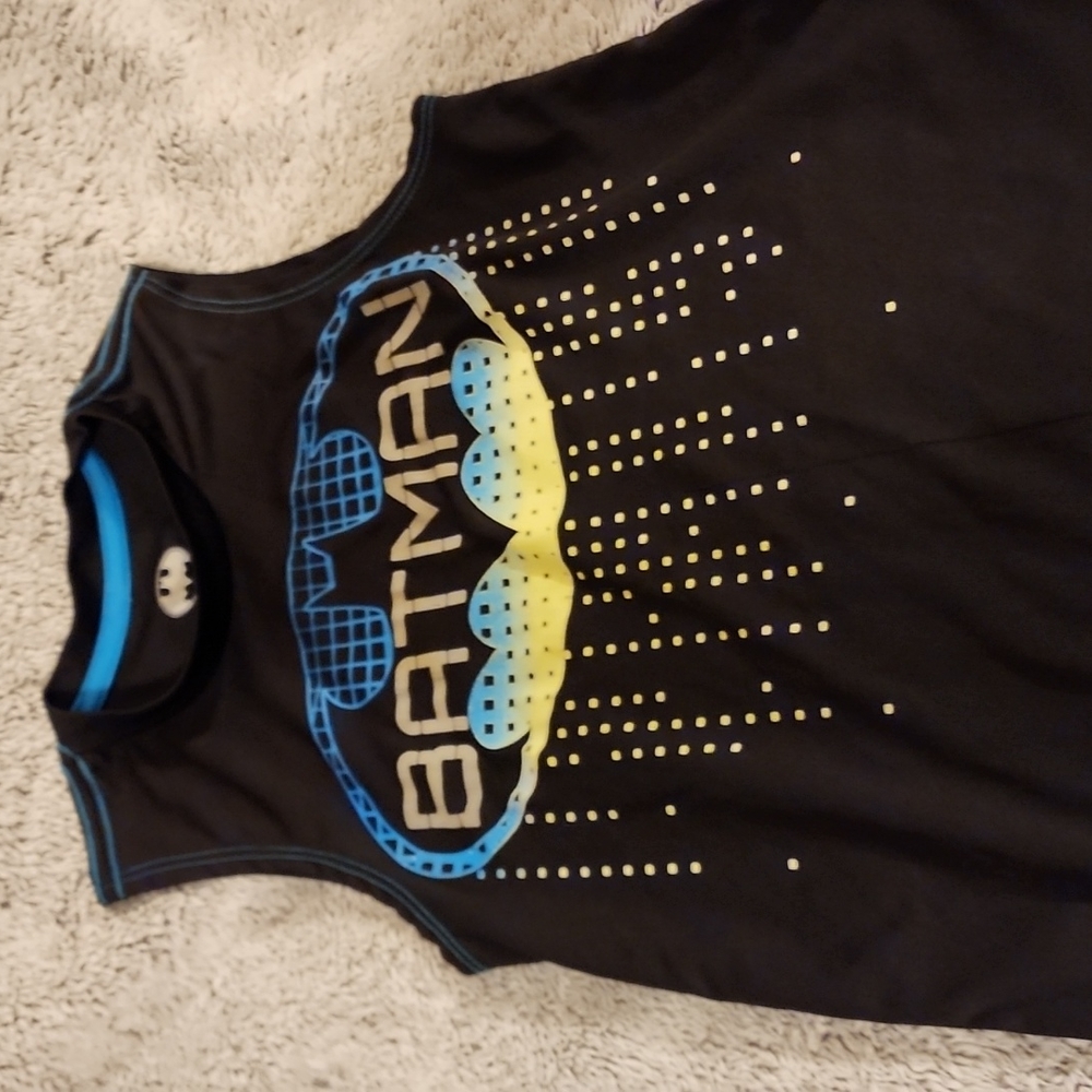 Kids batman shirt small